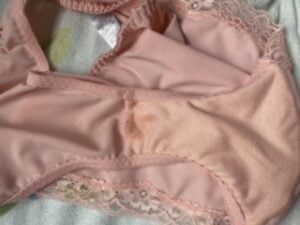 下着の誘惑　パンティ売りの苦学生